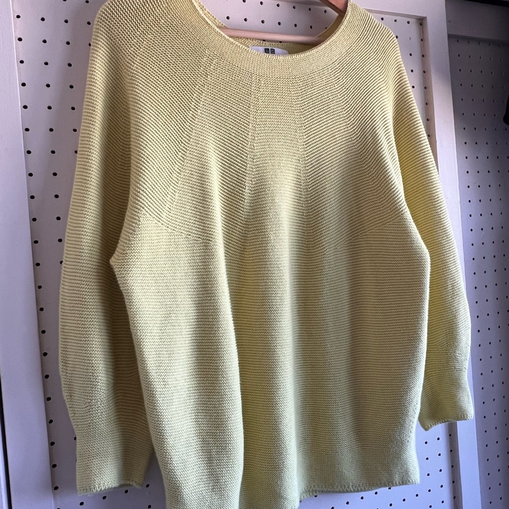 Uniqlo Women's Light Yellow Crew Neck Sweater - Picture 2 of 2